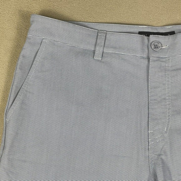 Travis Mathew Mens 36 Gold Shorts Blue Striped Regular Fit‎ Mid Rise Pockets Zip - Picture 2 of 10